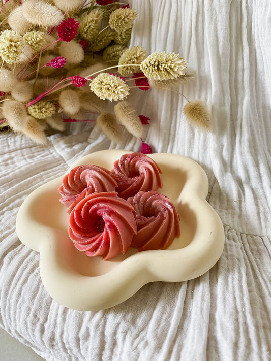 Fondants parfumés Caramel beurre salé - en cire végétale de soja, cire vegan, biodégradable et sans danger pour la peau ni les animaux. Réalisé à la main par The sweet harmony, marque de décoration artisanale écoresponsable, éthique et française.