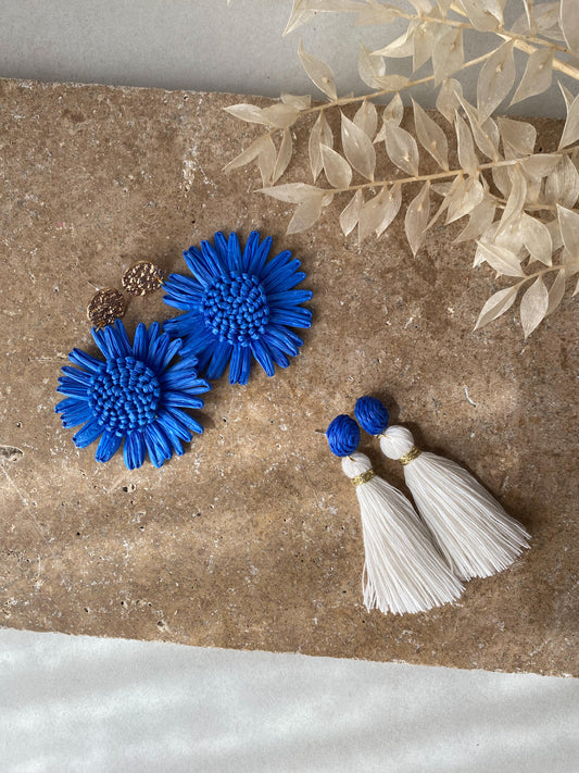 The sweet harmony marque de décoration et accessoires écoresponsables. Boucle d'oreilles Luana - en acier inoxydable, tendances et colorés . disponible en bleu, lila, écru et fuchsia. modèle bleu 